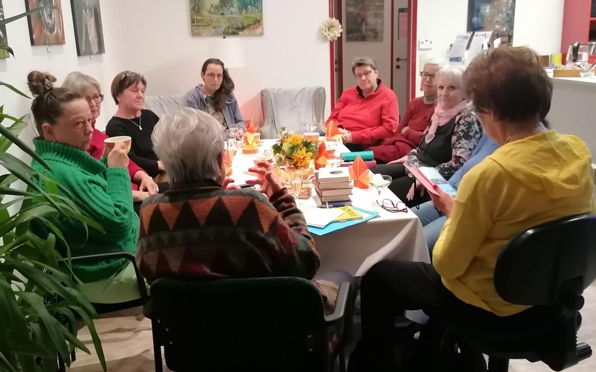 Monatliches Treffen zum Gedankenaustausch