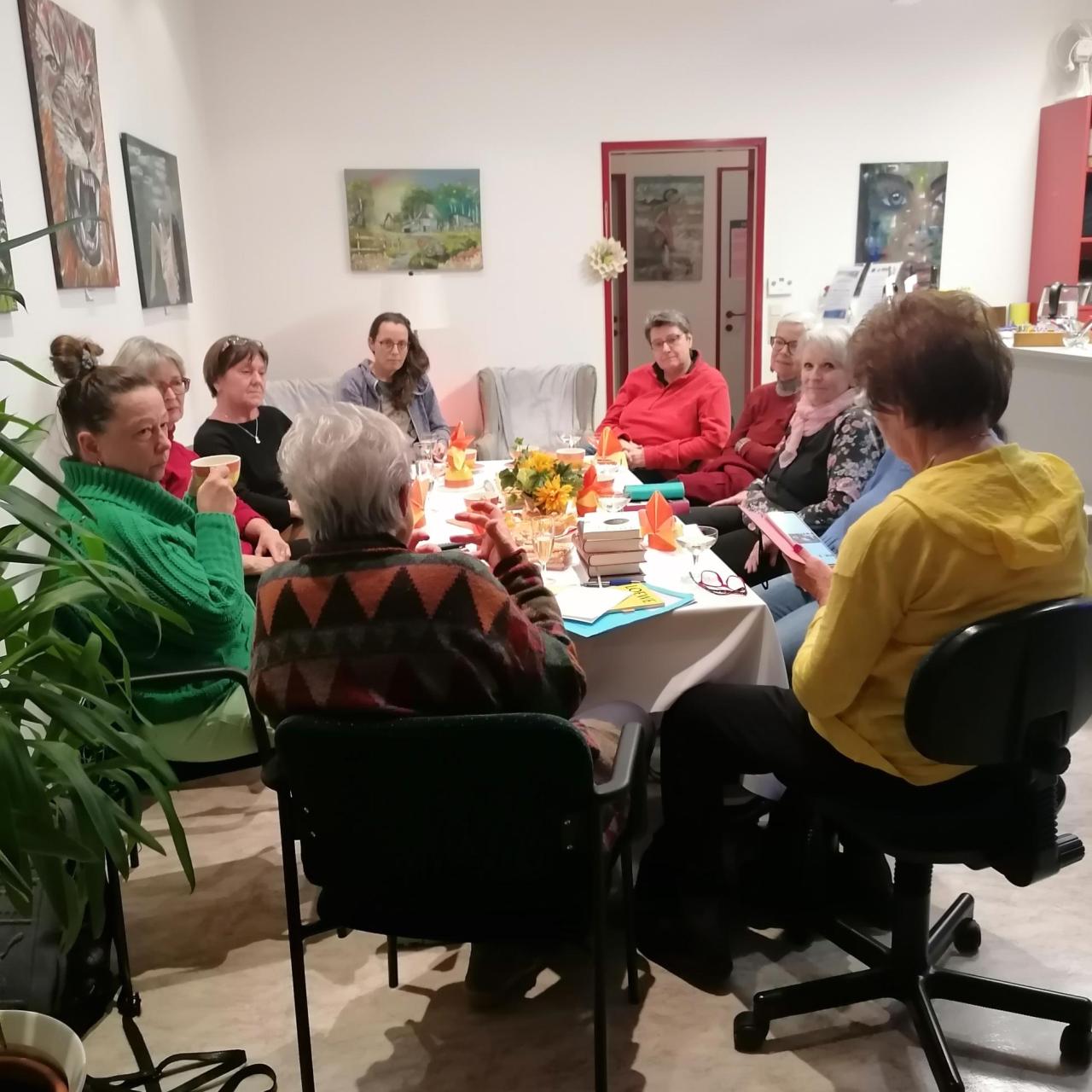 Monatliches Treffen zum Gedankenaustausch